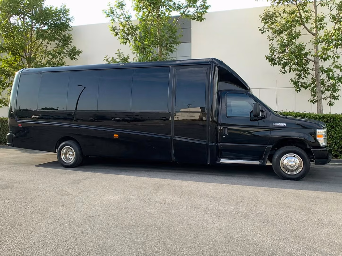 minibus rentals for smaller sandy springs concert groups on a budget